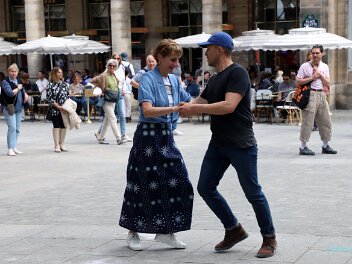 2026-04-18-IMPROMPTU-SWING-PLACE-COLETTE